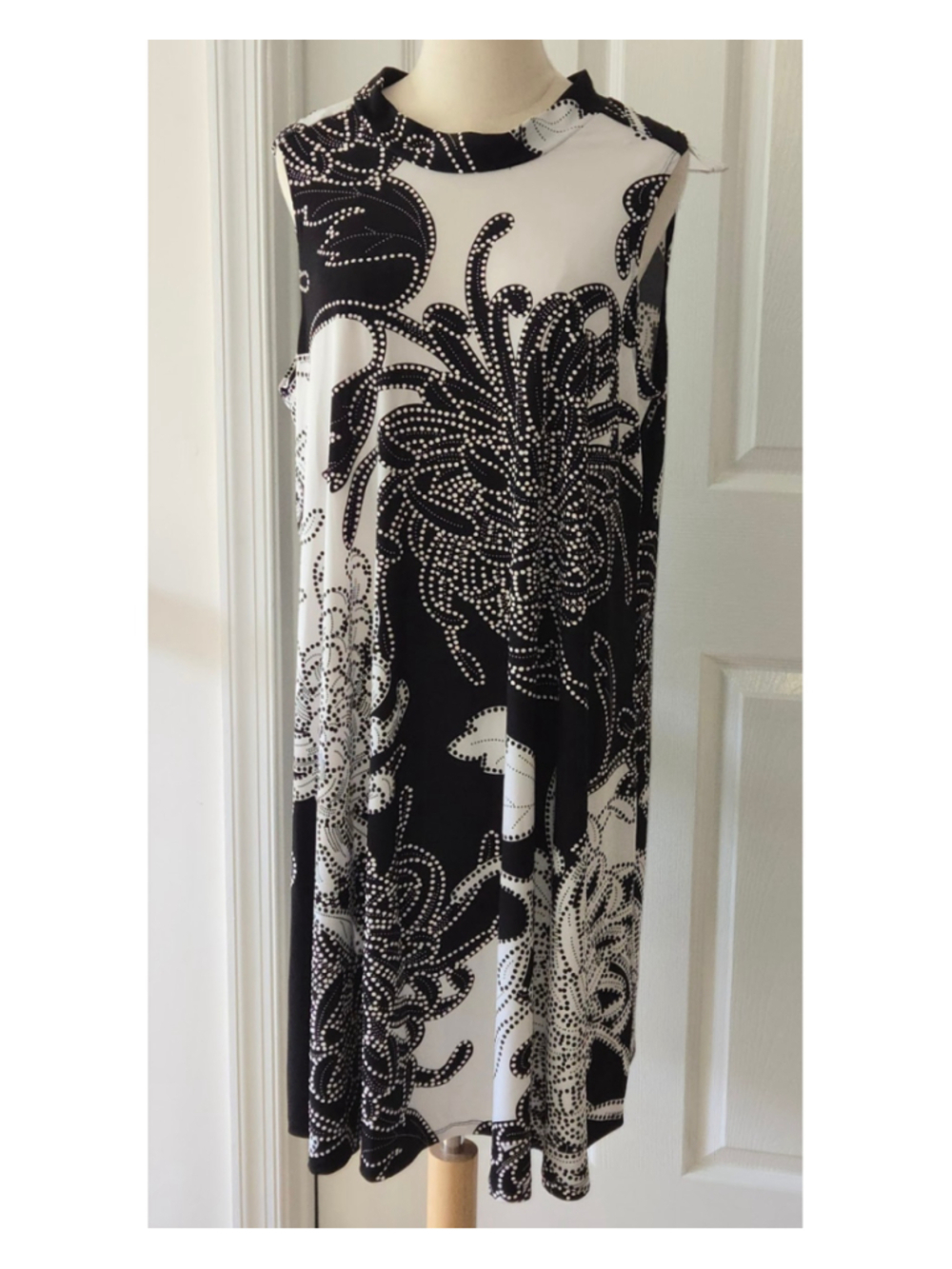 Signature by Robbie Bee Women's Black White Dotted Floral Sleeveless Dress Sz 1X
